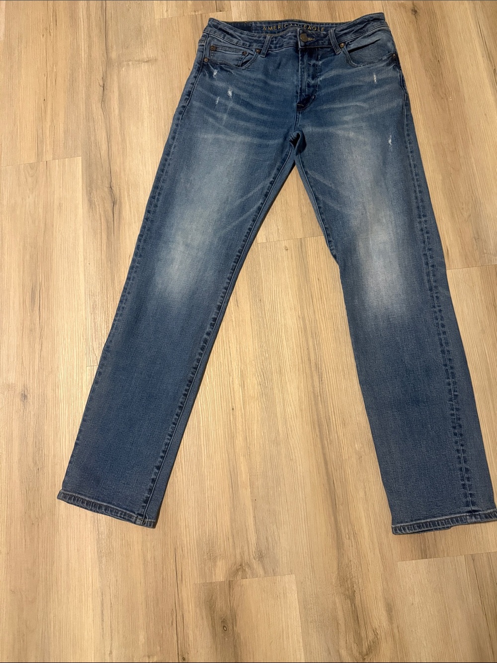 American Eagle Outfitters Men's Faded Blue Straight Jeans